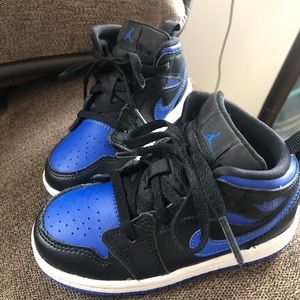 Jordan 1 Mid Royal